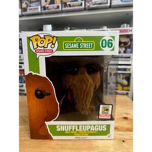 LE ONLY 1008 PIECE FLOCKED (FUZZY) Mr. Snuffleupagus Sesame Street Funko Pop #06